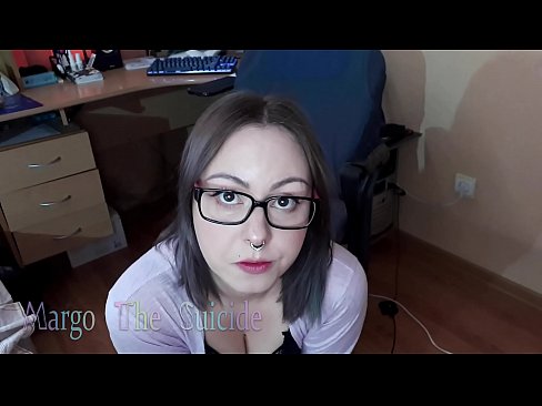 ❤️ Seksikas prillidega tüdruk imeb dildot sügavalt kaamera ette ️ Koduporno at us ﹏